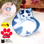 伊万里焼 星の谷窯 見つめるぶち猫ちゃんのお鼻ふっくり猫型小皿　aa003-47-5