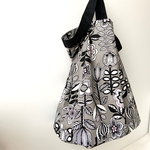 エコバッグ　隠しマチ付き　北欧風フラワー　グレー