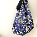 エコバッグ　隠しマチ付き　北欧風フラワー　ブルー