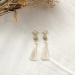 【再販】ベージュのタッセル3連イヤリング/ピアス