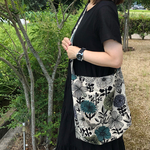 北欧風大きな花柄のななめかけショルダーバッグ(ナチュラル