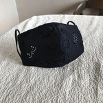 ブラック花柄刺繍生地ラインストーン付き立体マスク(涼感ガーゼ仕様)