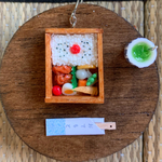 《片耳》唐揚げ日の丸弁当のピアス