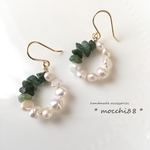 エメラルドと淡水パールのサークルピアス
