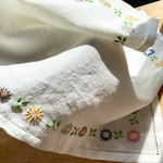 手刺繍リネンのクロス