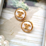 ☆Vintage☆ホワイト×ゴールドなアンティークボタンピアス/イヤリング