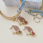＊手刺繍のハリネズミさんのブローチ＊