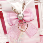 カラー・イニシャル変更可能♡ 全20色♡ リボンバッグチャーム♡ ピンク×レース ハートパール付 イニシャルチャーム♡
