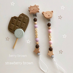 pastel brown彫刻名入れおしゃぶりホルダー＊歯固めホルダー＊シリコンチョコ歯固め別売り