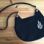 nakineko shoulder / black × stripe