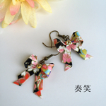 和紙で作ったリボンのピアス 黒桜