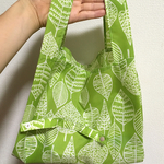 エコバッグ    コンパクトサイズ  〈緑色 葉っぱ柄〉 コンビニ弁当