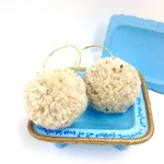 ほっこりポンポンピアス(ベージュ)