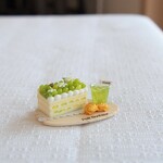ミニチュア　シャインマスカットのスクエアホールケーキ１