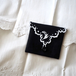 カットワークとすずらん刺繍の小さなポーチ