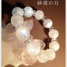 砂漠の月