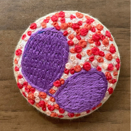 刺繍する医学生RINO