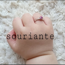 souriante