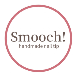 smooch!   nailtip