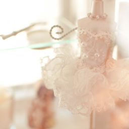 petit* tiare