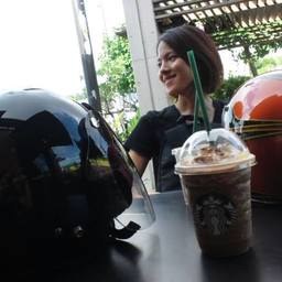 Emika ◡̈*🌺🌈🌴💕