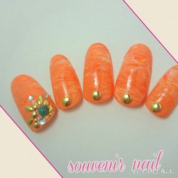 souvenir
nail