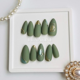 LUNARINE_nail